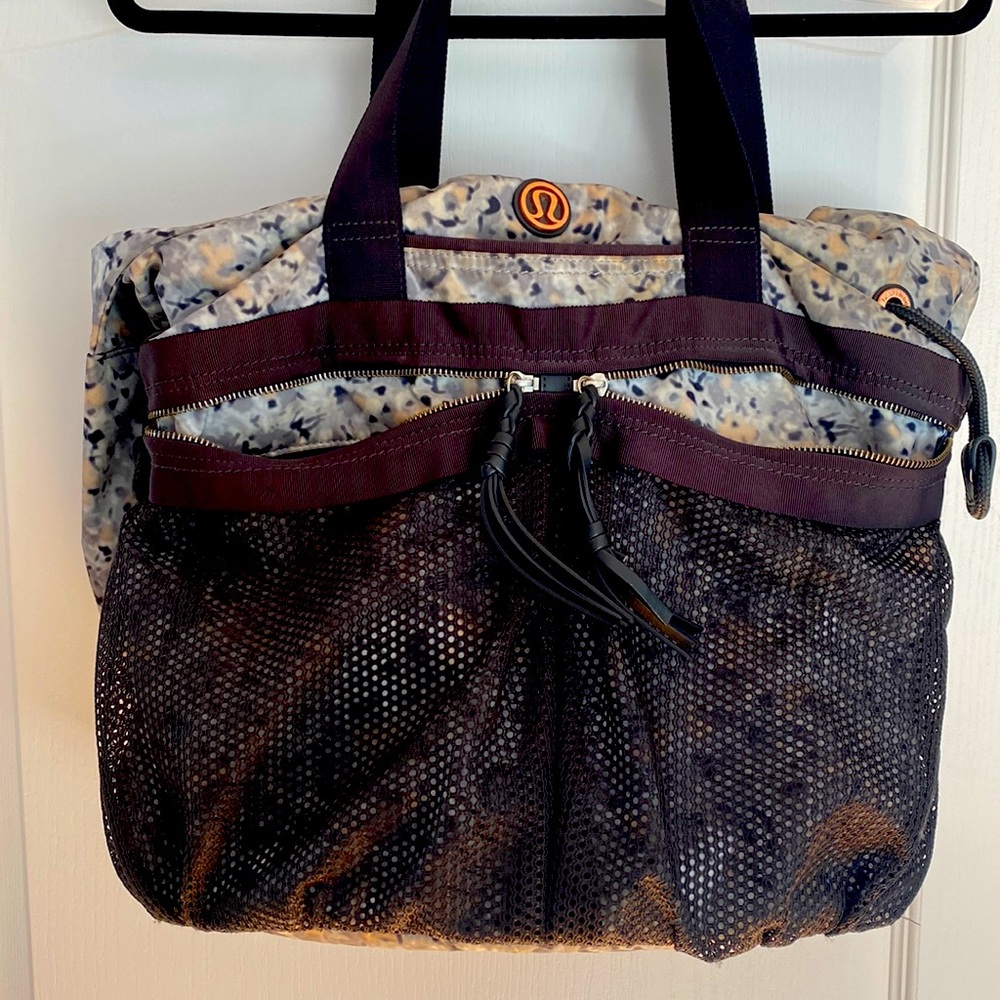 LuluLemon yoga bag- great condition!